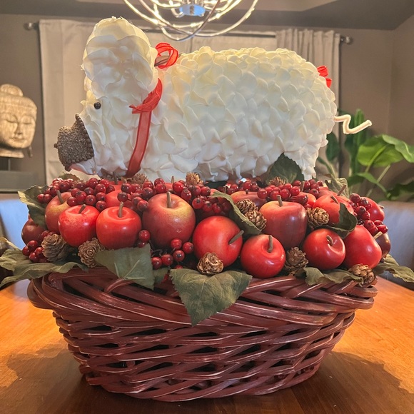 Vintage XL Artisan Rose Petal Christmas Pig in festive basket Faux Floral - Picture 3 of 16